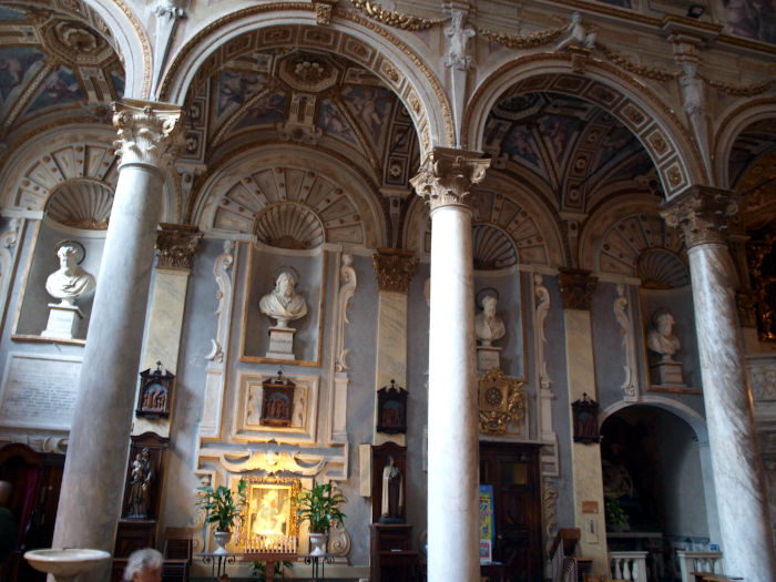 L'intérieur de l'église San matteo