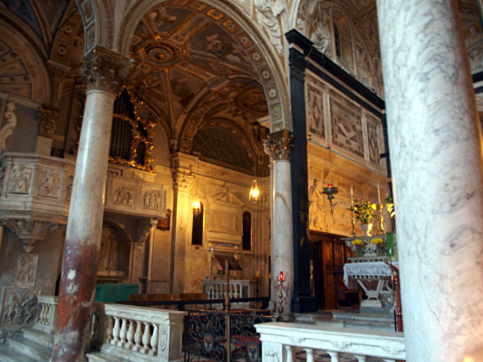 L'intérieur de l'église San matteo