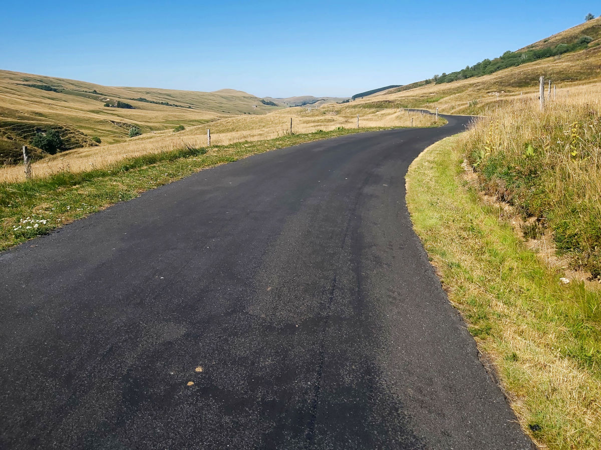 L. Bello Vélo : la plus belle route du Cézallier !