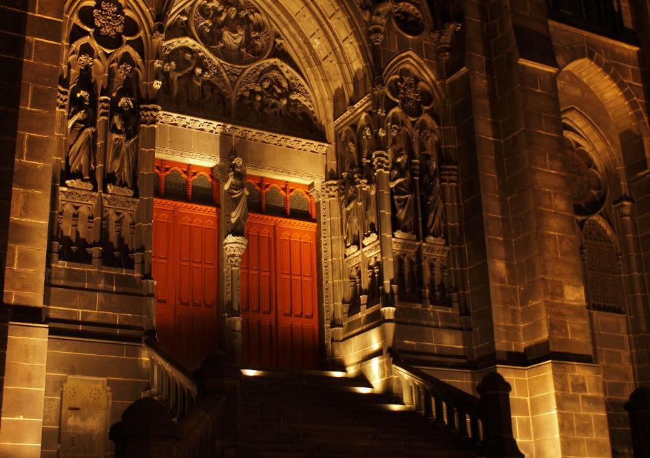 Cathédrale Clermont la nuit