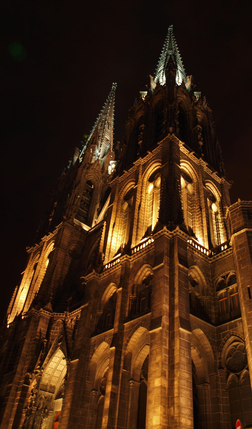 Vue plongeante Clermont Ferrand cathédrale