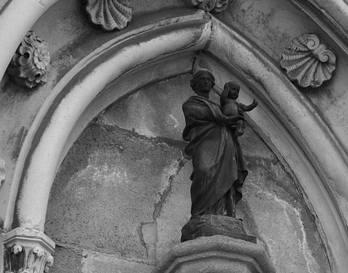 Statuette, fontaine chapelle Saint Clair d'Aiguilhe