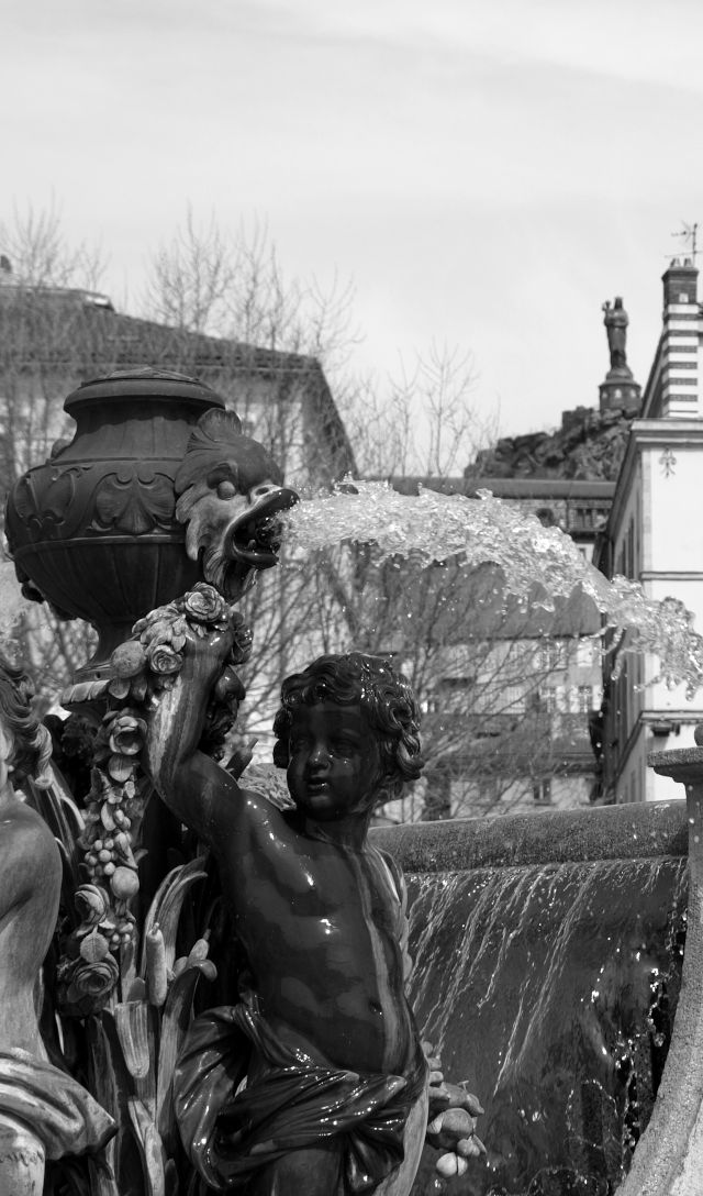 Zoom fontaine place du Breuil